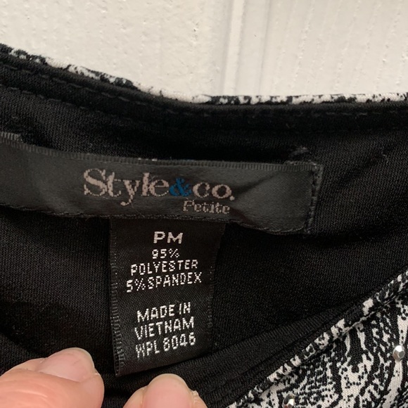 Woman’s Style & co. Size PM blouse - Picture 5 of 5